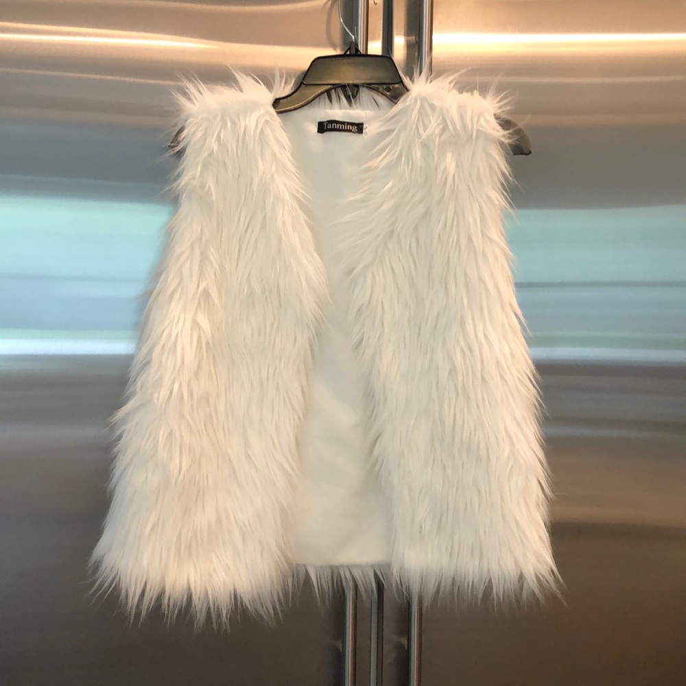 Tanming White Furry Vest